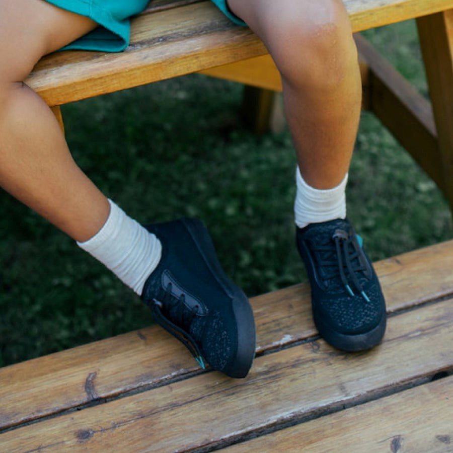 Black Kids' Vessi Weekend Sneakers | 08732IMHE