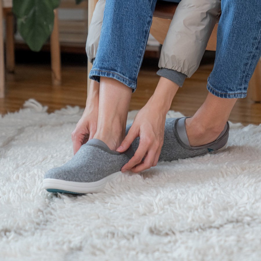 Grey Women's Vessi Sunday Slippers | 98426TUPH